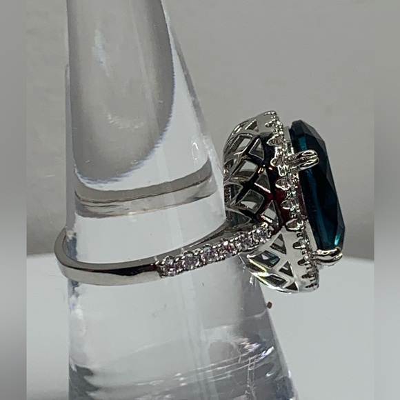 Large Oval Faceted London Blue Topaz Framed by/Cubic Zirconias w/CZ Band - Picture 3 of 11